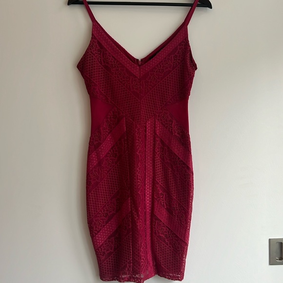 Beautiful red lace mini dress from Guess, in perfect condition - Picture 1 of 5